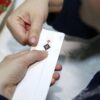 Brăţara ţesută, motiv tradiţional romburi negru şi roşii - imagine 4