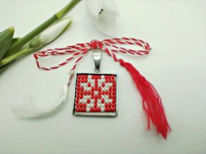 Medalion martisor cu motiv traditional romanesc