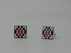 Cercei inox pin negru şi roşu