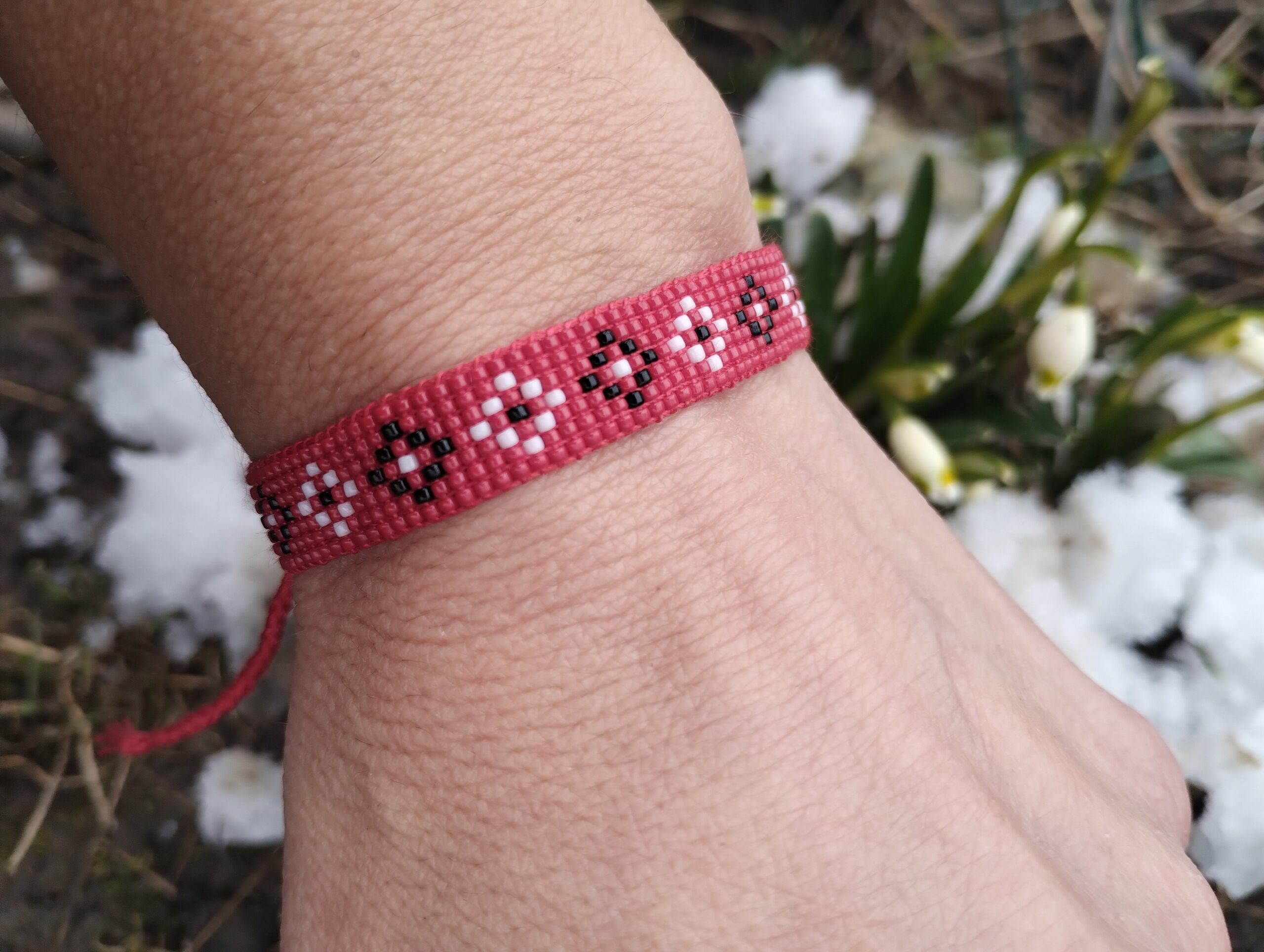 Brăţară ţesută fin, culoare roşie, motiv romburi - imagine 2
