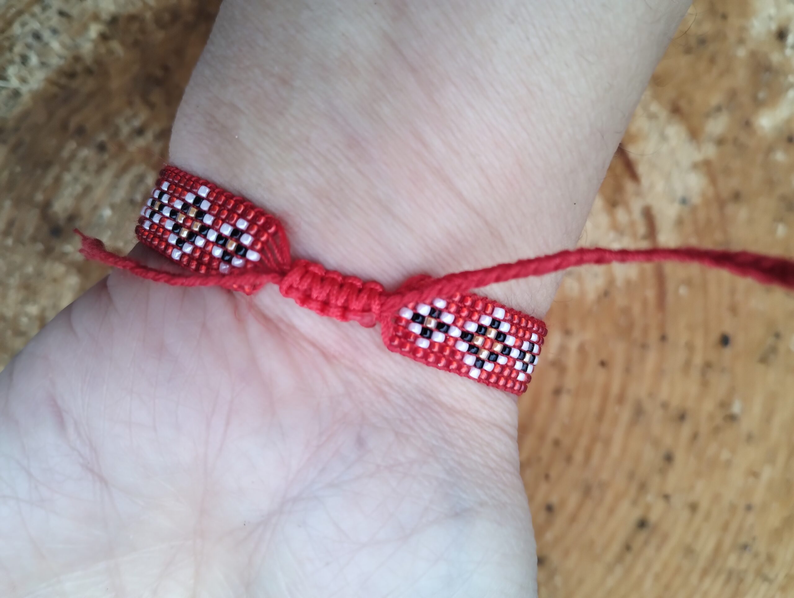 Brăţară roșie ţesută fin, motiv coloana - imagine 4