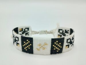 Brăţară alb-neagru ţesută fin, motiv de Săliște