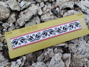 Brăţară ţesută fin, motiv vița de vie cu bordură